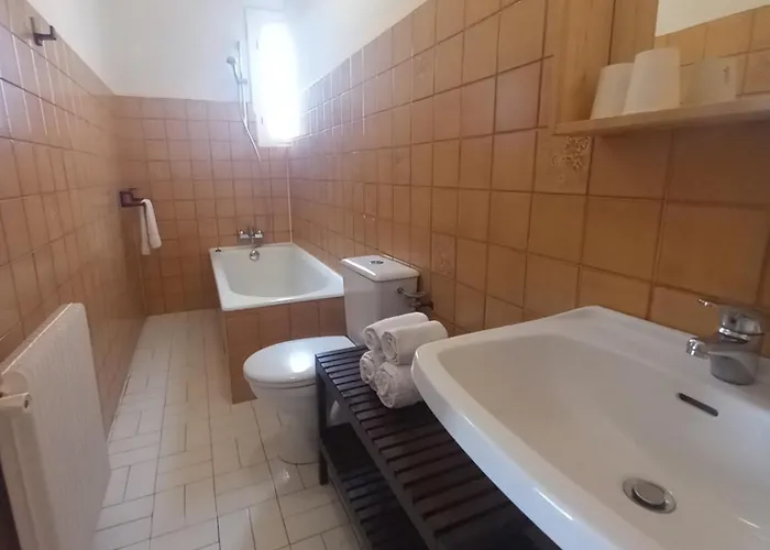 阿罗塞纳酒店 2* 圣皮索内维尔